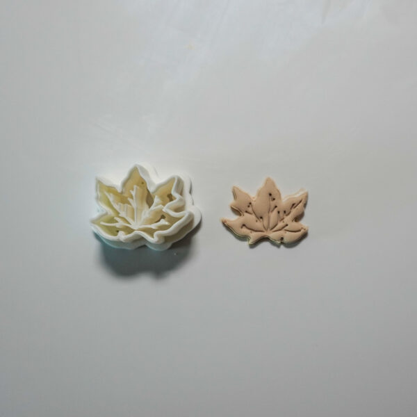 Clay Cutter #99 Maple leaf