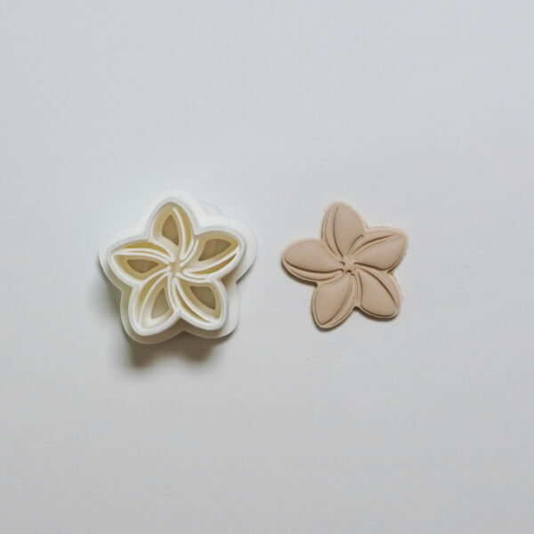 Clay Cutter #296 Monoi Flower