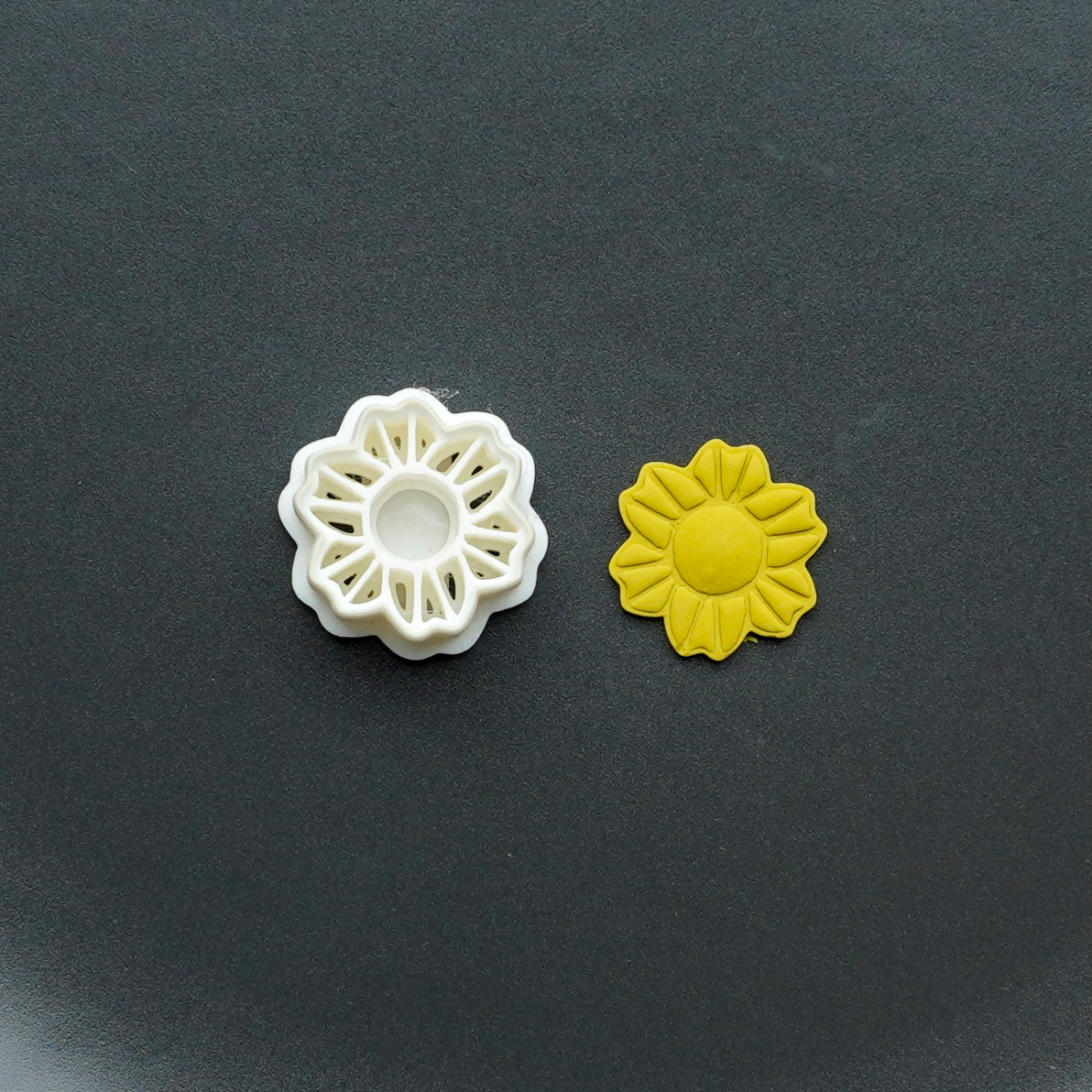 Clay Cutter #19 Flower