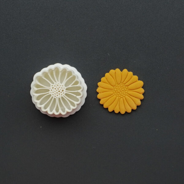 Clay Cutter #518 Flower